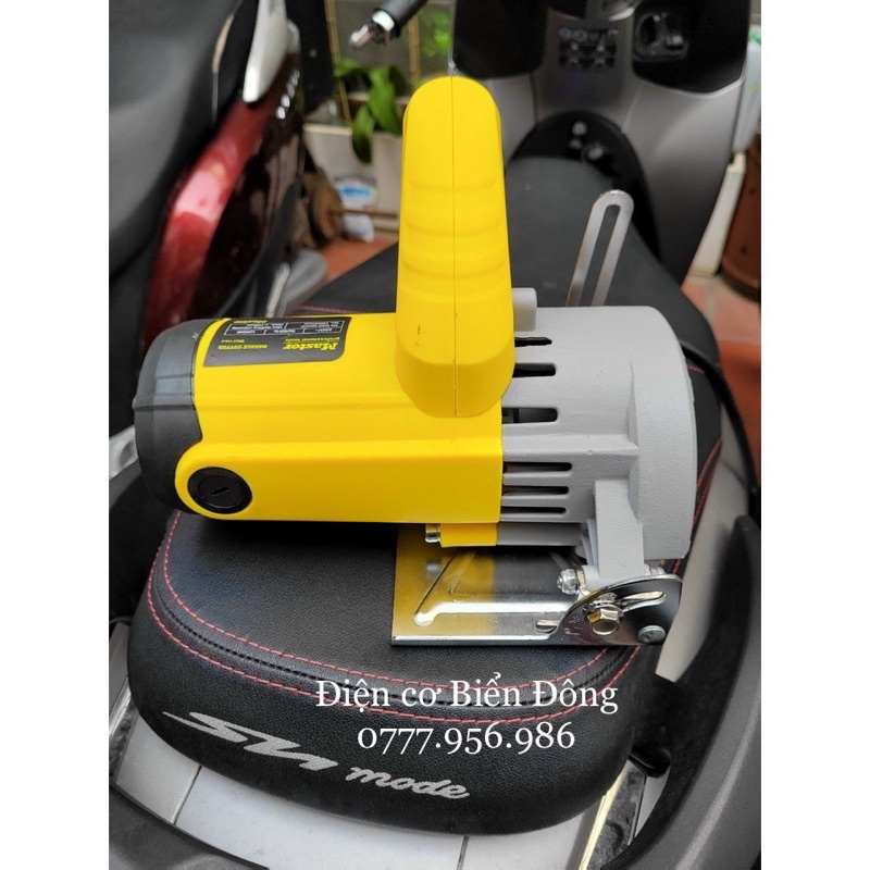 Máy cắt gạch MASTER MST 110-02 với công suất 1.200 W mạnh mẽ, đáp ứng nhu cầu cưa nhiều loại gỗ khác nhau...