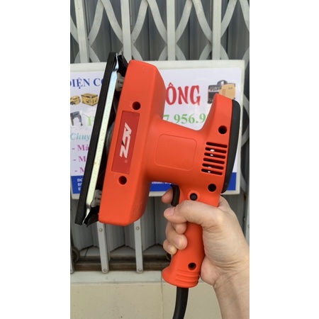 Máy chà nhám chữ nhật ACZ 99035 đánh bật tối ưu các bề mặt nhám làm bóng mịn.