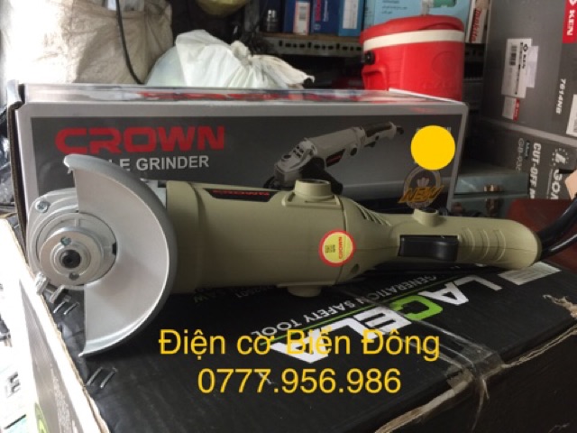 Máy mài cắt góc cầm tay chính hãng Crown CT13288 công suất 860W công nghệ hiện đại của Mỹ