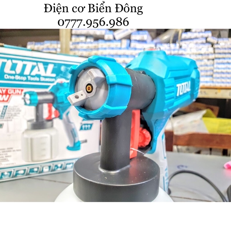 Máy phun sơn Total TT3506 - 450W hoạt động bằng nguồn điện, là dụng cụ chuyên dùng để sơn vật liệu