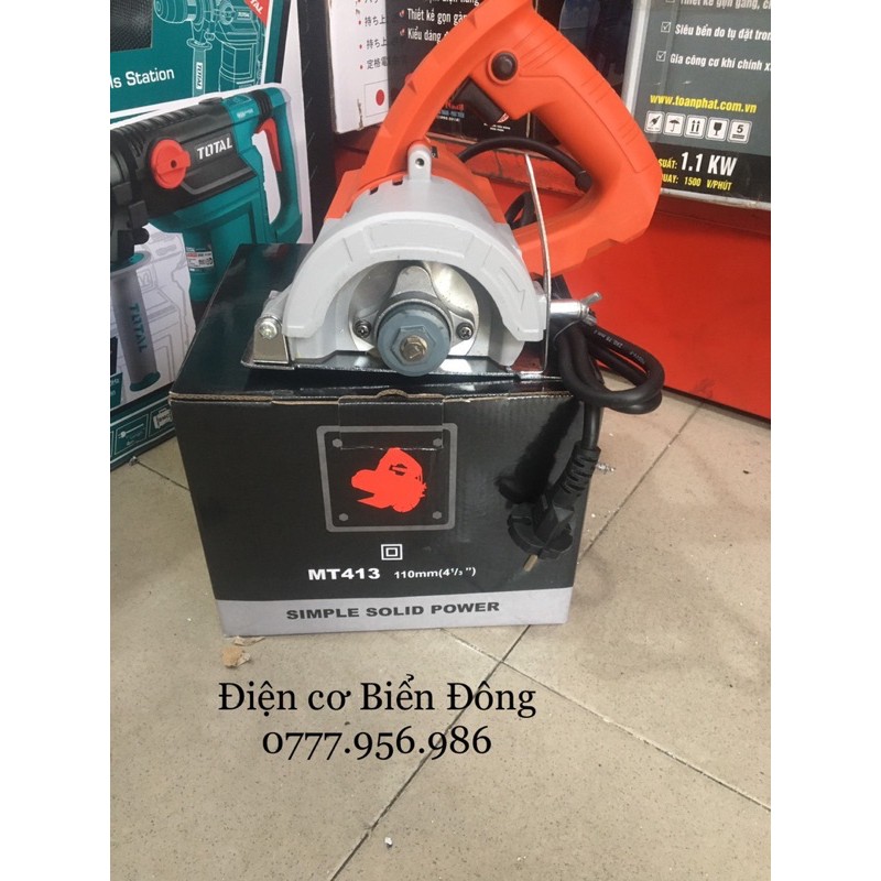 Máy cắt gạch MAKTEC MT413 với công suất 1.480 W mạnh mẽ, đáp ứng nhu cầu cưa nhiều loại gỗ...