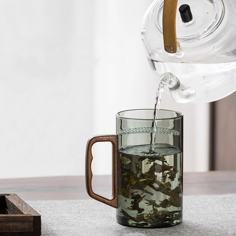 Ly pha trà có lõi lọc bằng thủy tinh có nắp tay cầm gỗ 550ml XCJ452
