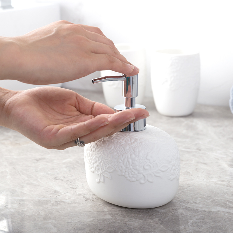Bộ độ dùng nhà tắm 4 món sứ ceramics BCS702