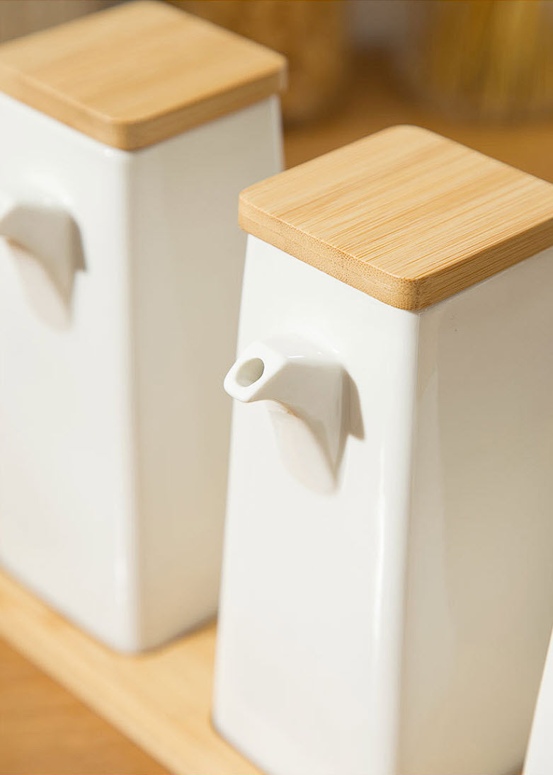 Bộ đựng gia vị sứ porcelain nắp gỗ kèm đế TLG011