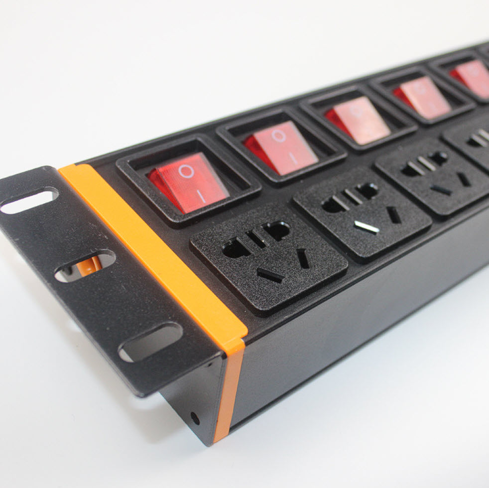 Thanh nguồn PDU ổ cắm tủ rack 6-10 cổng chịu tải 10A công tắc nguồn riêng XTE496