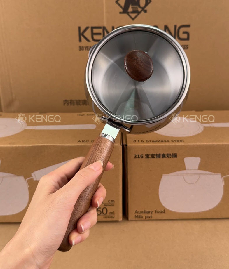 Nồi nấu sữa nấu sốt inox 316 có vạch chia nắp kính tay cầm gỗ KQ012