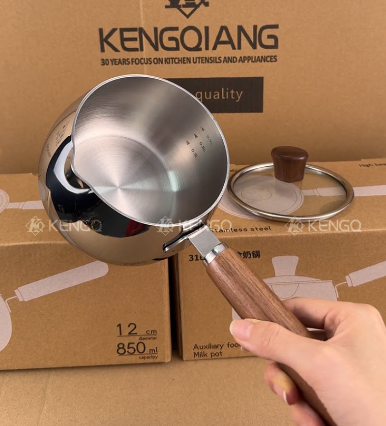 Nồi nấu sữa nấu sốt inox 316 có vạch chia nắp kính tay cầm gỗ KQ012