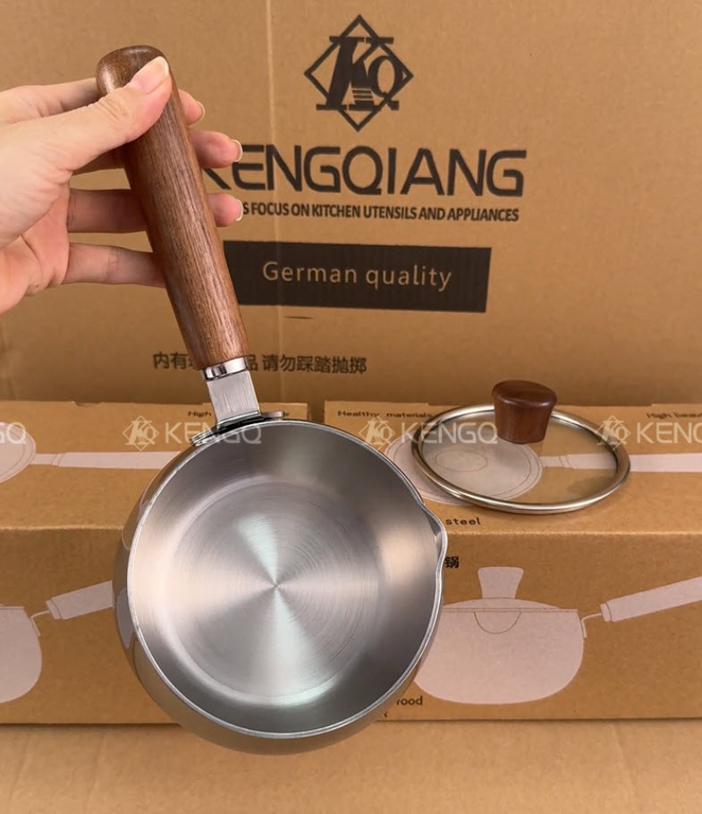 Nồi nấu sữa nấu sốt inox 316 có vạch chia nắp kính tay cầm gỗ KQ012