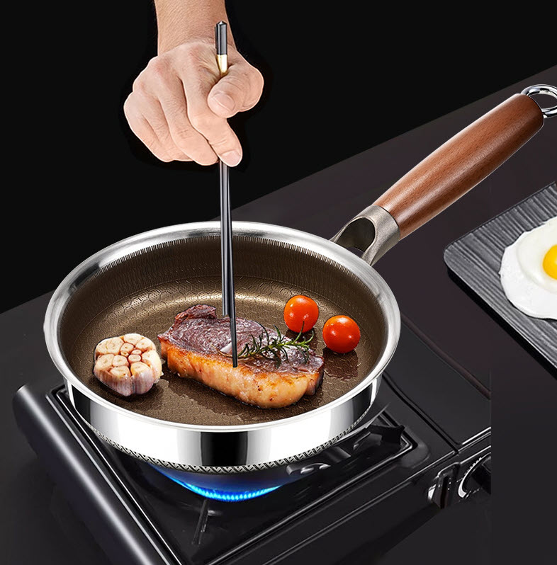 Chảo inox 316 đáy bằng phủ titanium vân tổ ong size 16-22cm FLS013