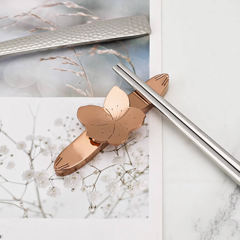 Gác đũa muỗng Hoa Mai inox 304 mạ vàng OEM WZJ938