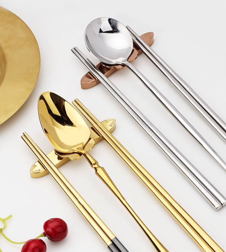 Gác đũa muỗng Hoa Mai inox 304 mạ vàng OEM WZJ938