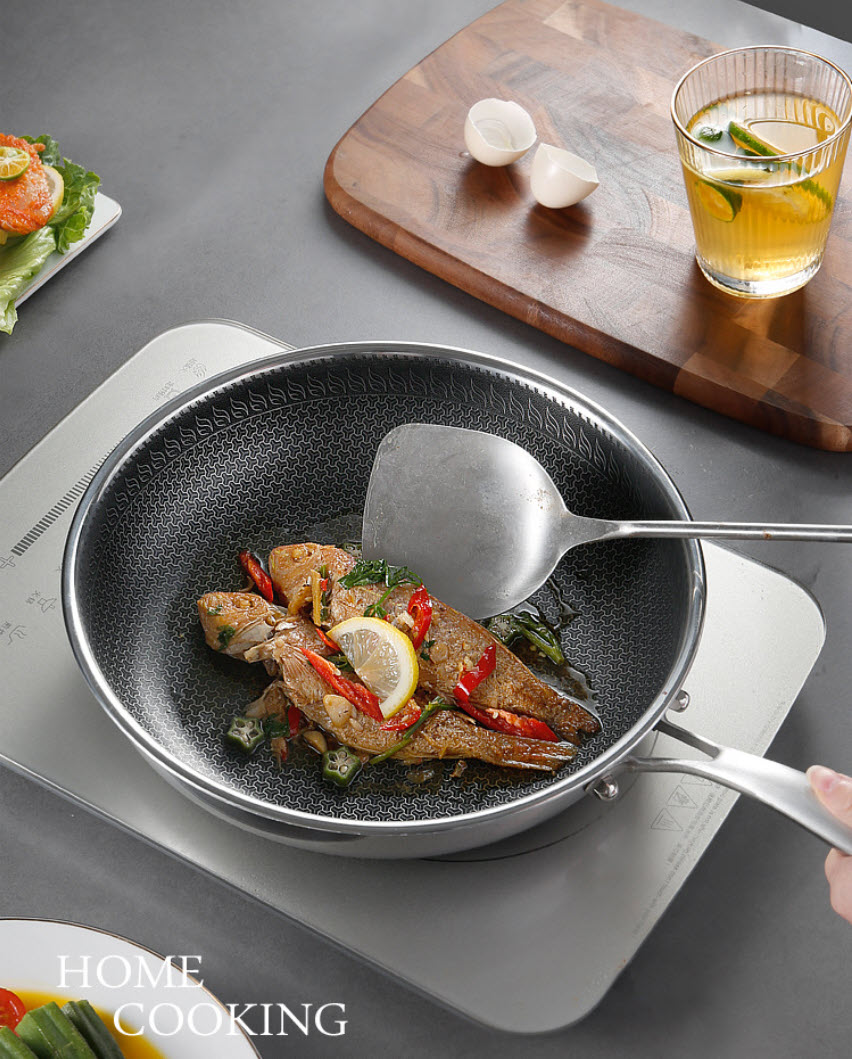 Chảo inox 316L vân tổ ong đáy bằng PDG03 kết cấu 3 lớp size 26-32cm nắp kính