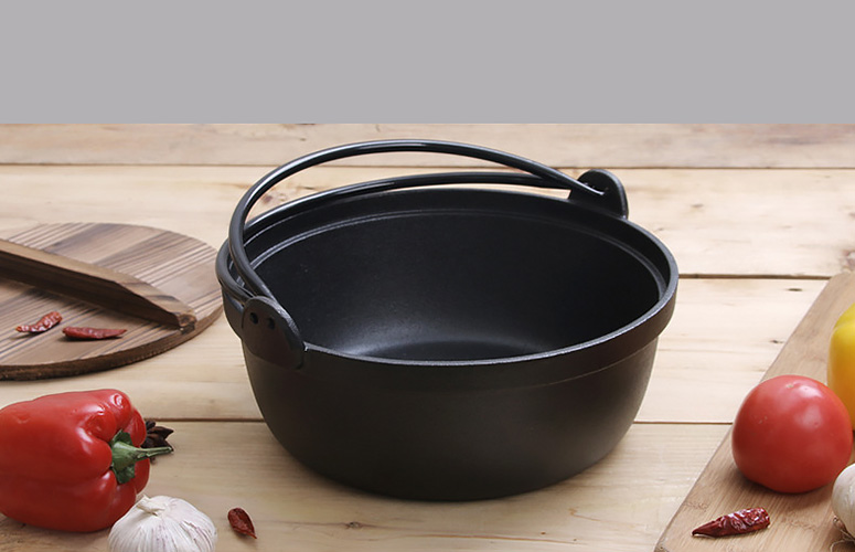 Nồi gang ăn lẩu nắp gỗ quai xách 25cm Chef DG70
