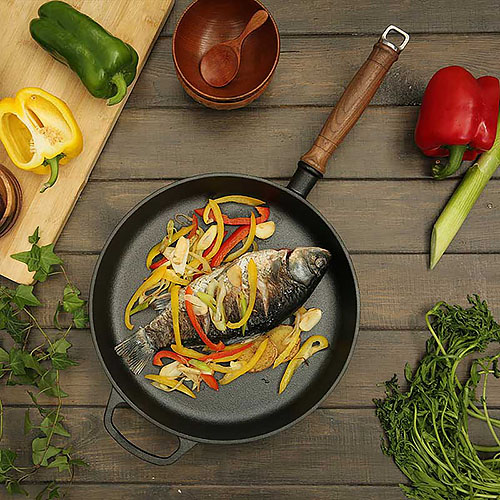 Chảo gang tay cầm cán gỗ 25cm Mcooker BCB25H.