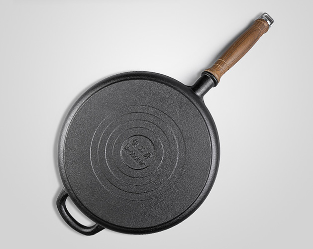 Chảo gang tay cầm cán gỗ 25cm Mcooker BCB25H.