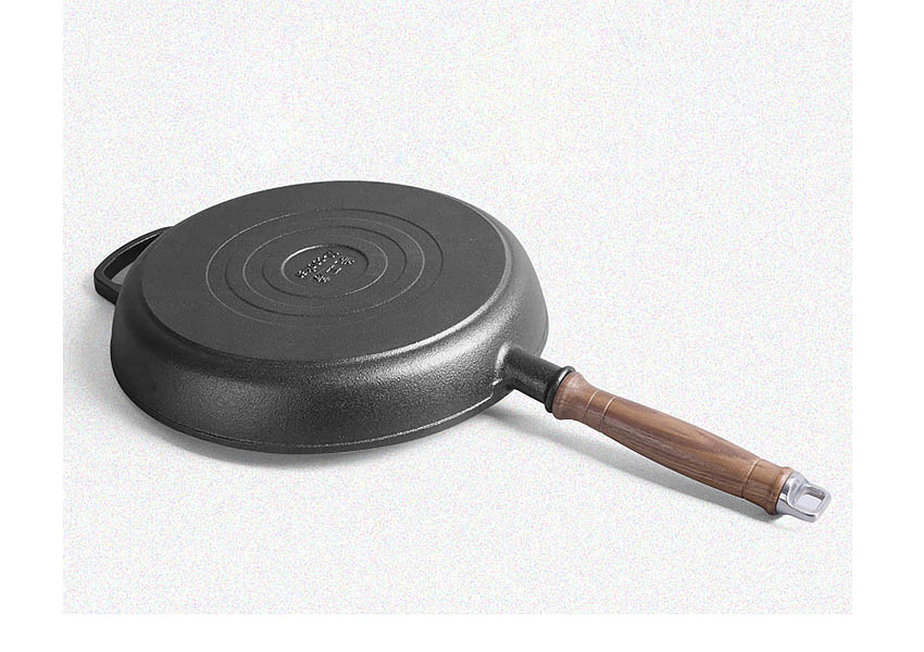 Chảo gang tay cầm gỗ nắp kiếng Mcooker BC028.